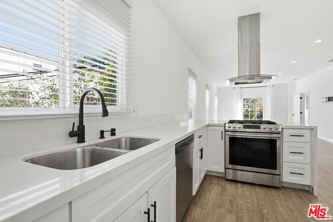 455 S Rexford Dr - Photo 6 of 27