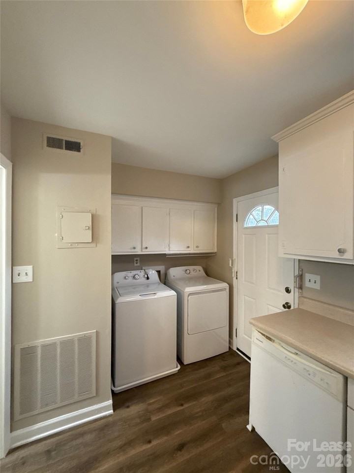 1613 N Sharon Amity Rd Apt H #H - Photo 7 of 13