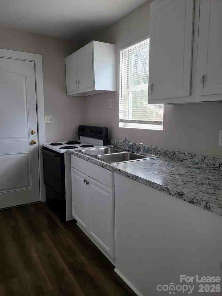 1844 Academy St - Photo 2 of 9