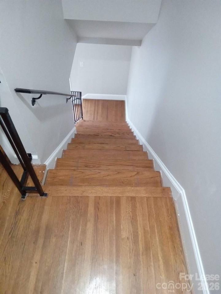 764 W Franklin St - Photo 5 of 10