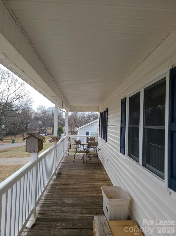 201 Eastwood Dr - Photo 2 of 13