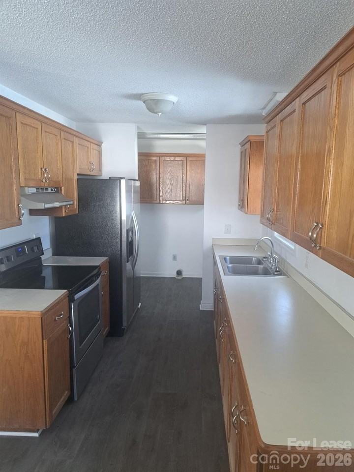 201 Eastwood Dr - Photo 3 of 13