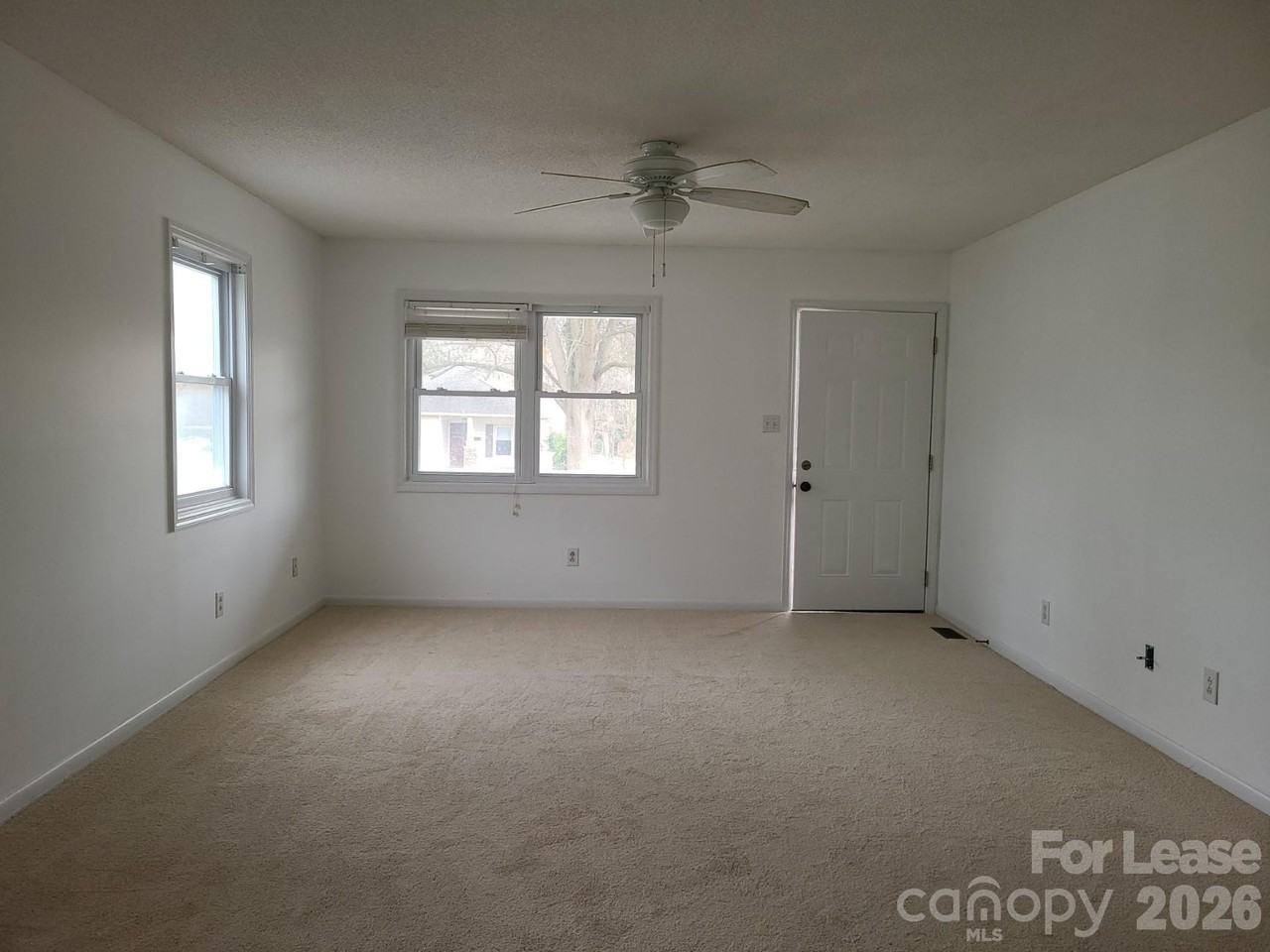 201 Eastwood Dr - Photo 4 of 13