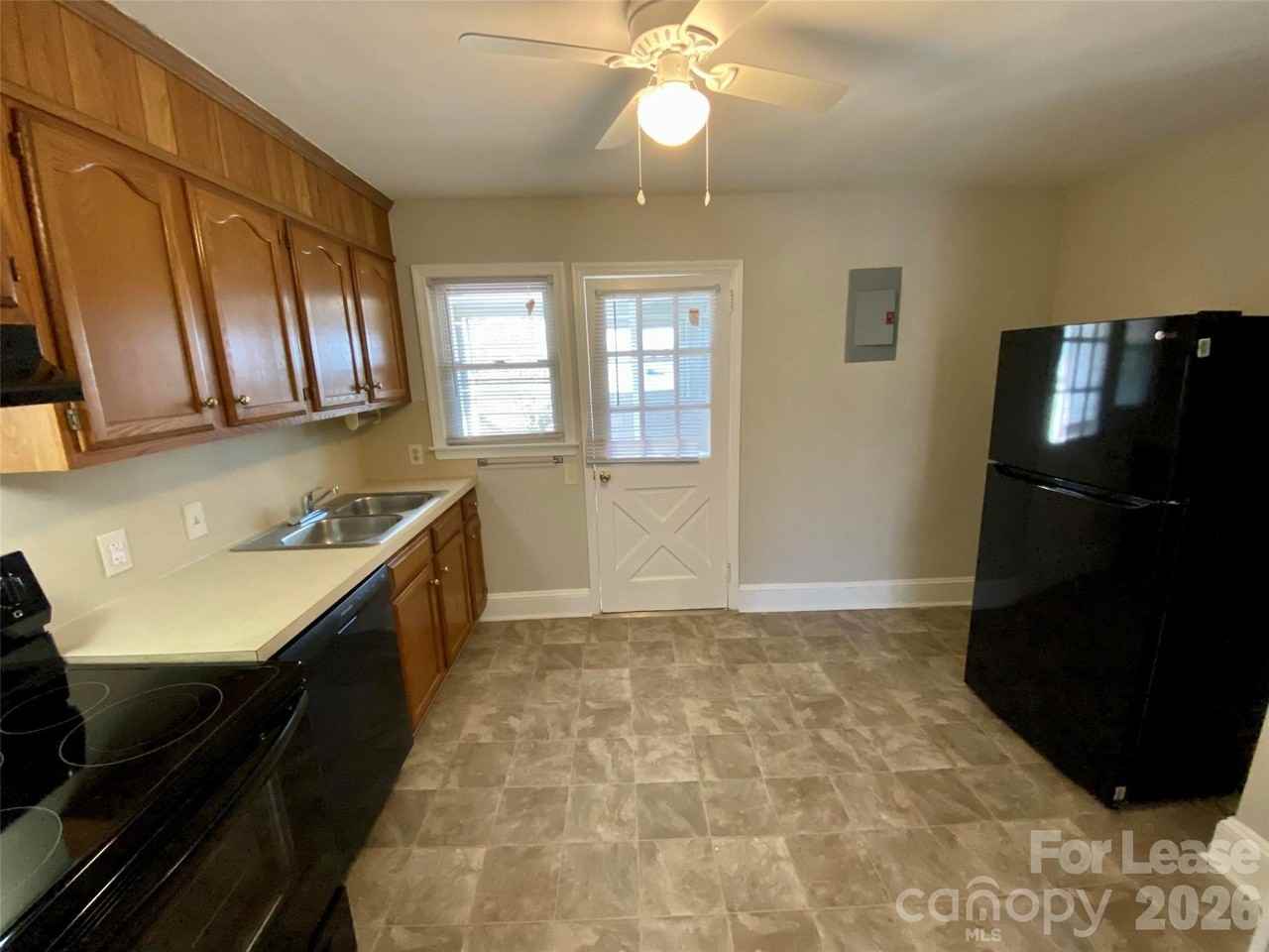 907 Lexington Ave Apt 4 #4 - Photo 6 of 10