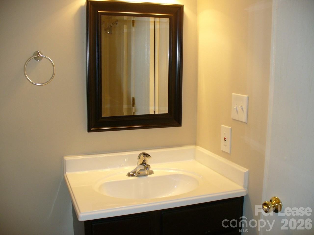 241 Country Club Dr Ne Apt 5 #5 - Photo 4 of 6