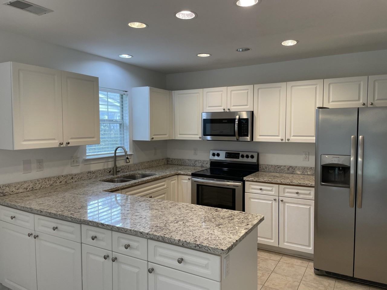 4865 Habersham Ln - Photo 4 of 24