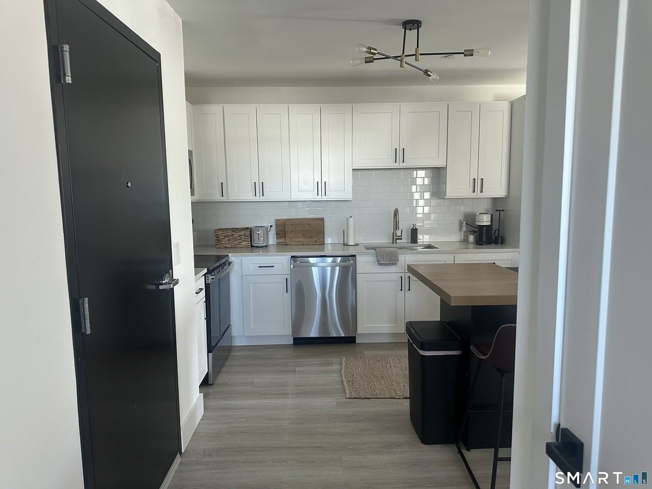 211 Ferry Blvd #208 - Photo 7 of 21