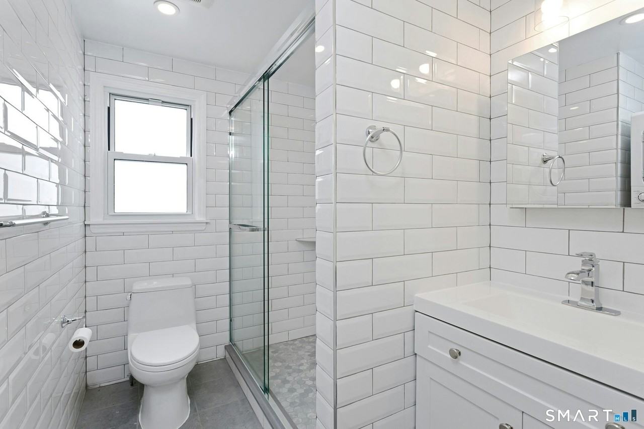 22 Hackett Cir N 2nd Fl #2ndFL - Photo 7 of 12