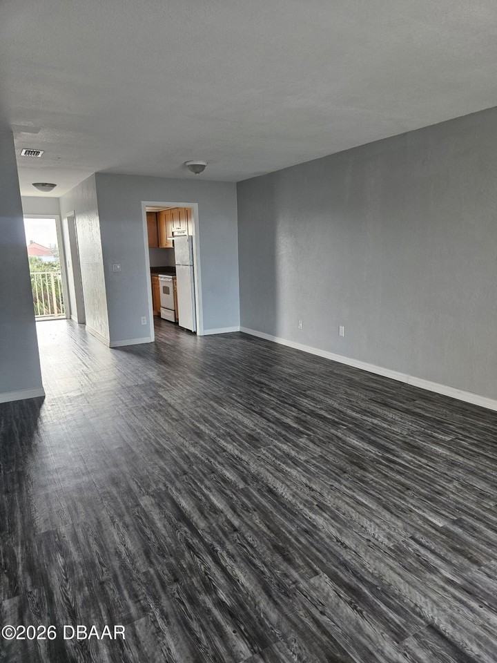 1825 N Atlantic Ave - Photo 4 of 7