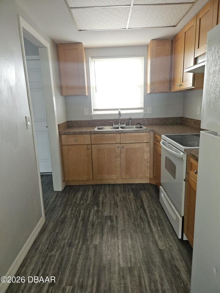 1825 N Atlantic Ave - Photo 6 of 8