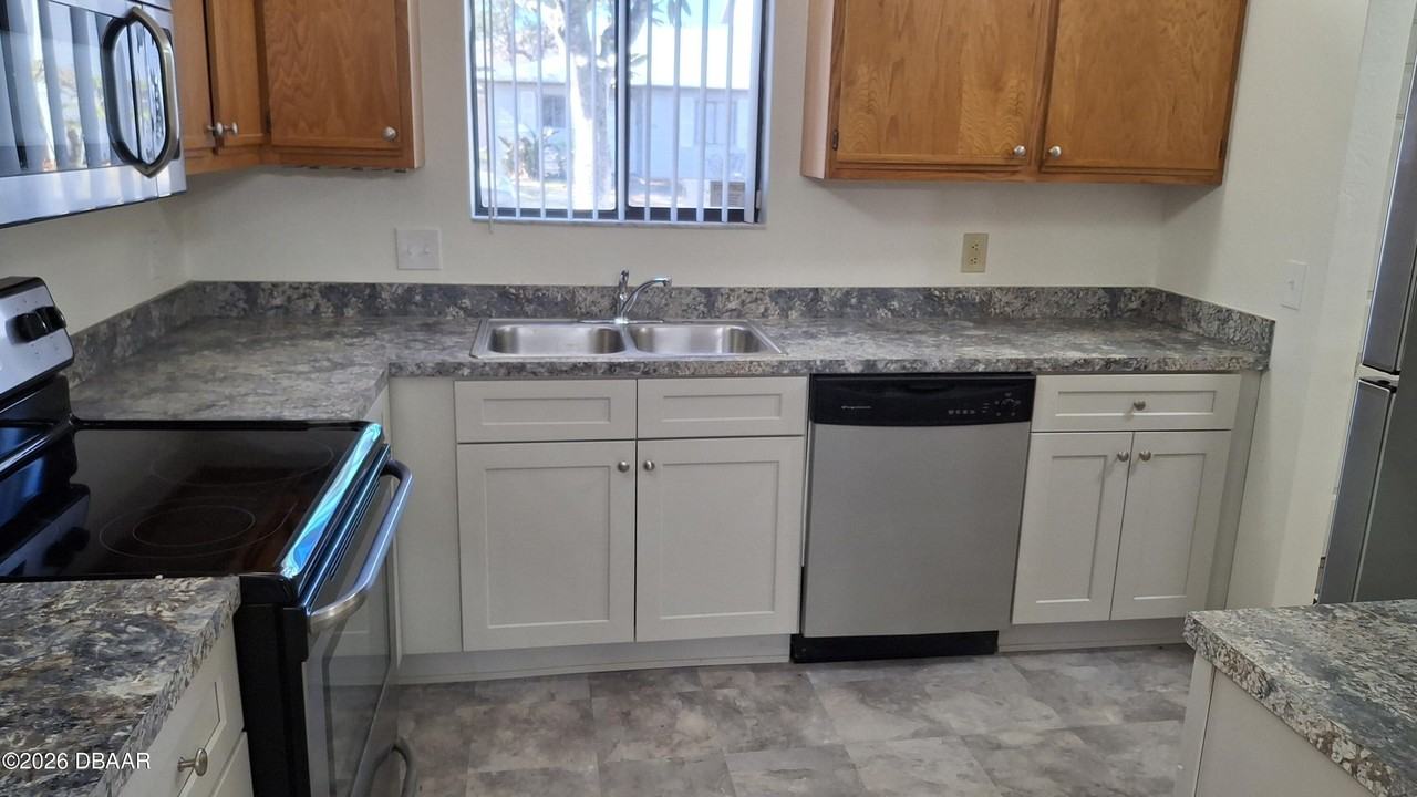 1302 Deer Springs Rd - Photo 3 of 43