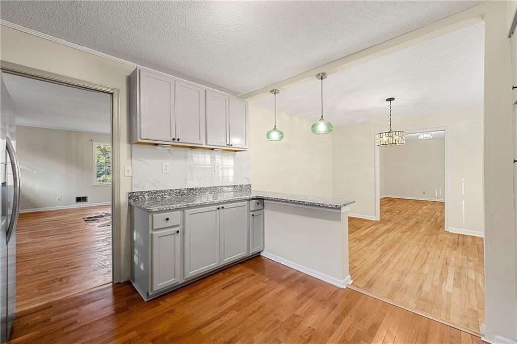 552 Duke Dr - Photo 7 of 20