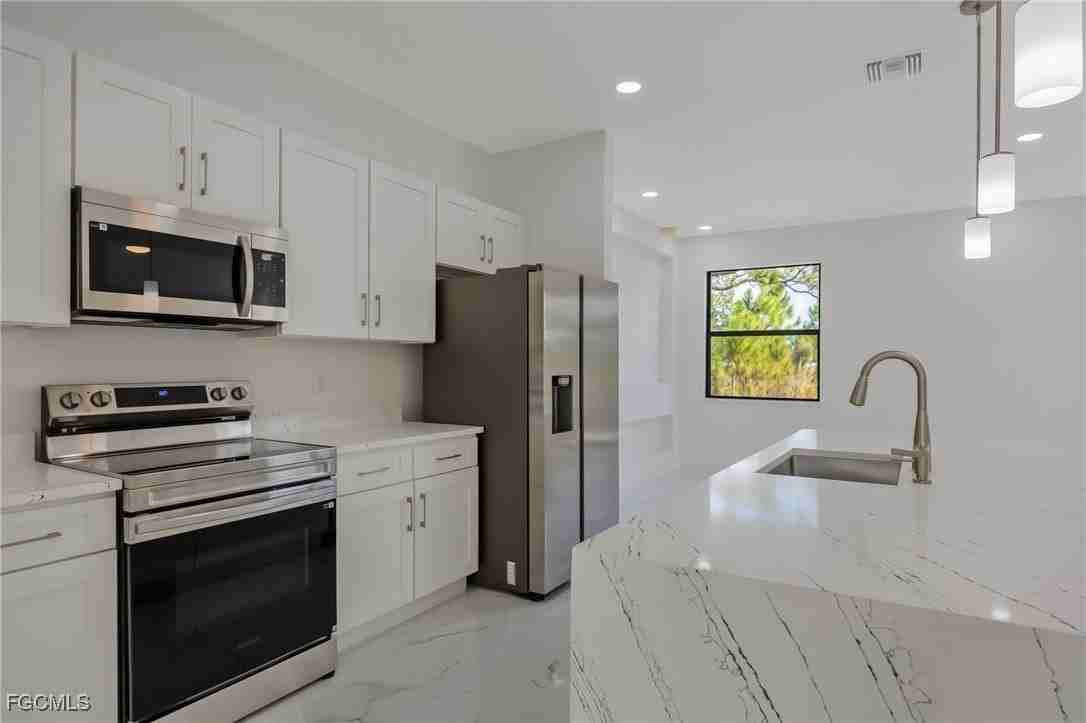 849 Dowd Ave S - Photo 4 of 33