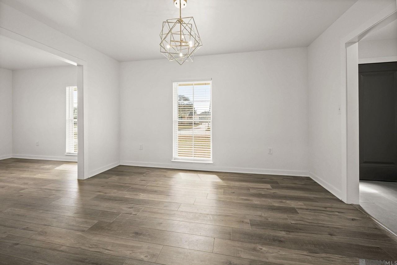 15733 Woodwick Ave - Photo 4 of 26