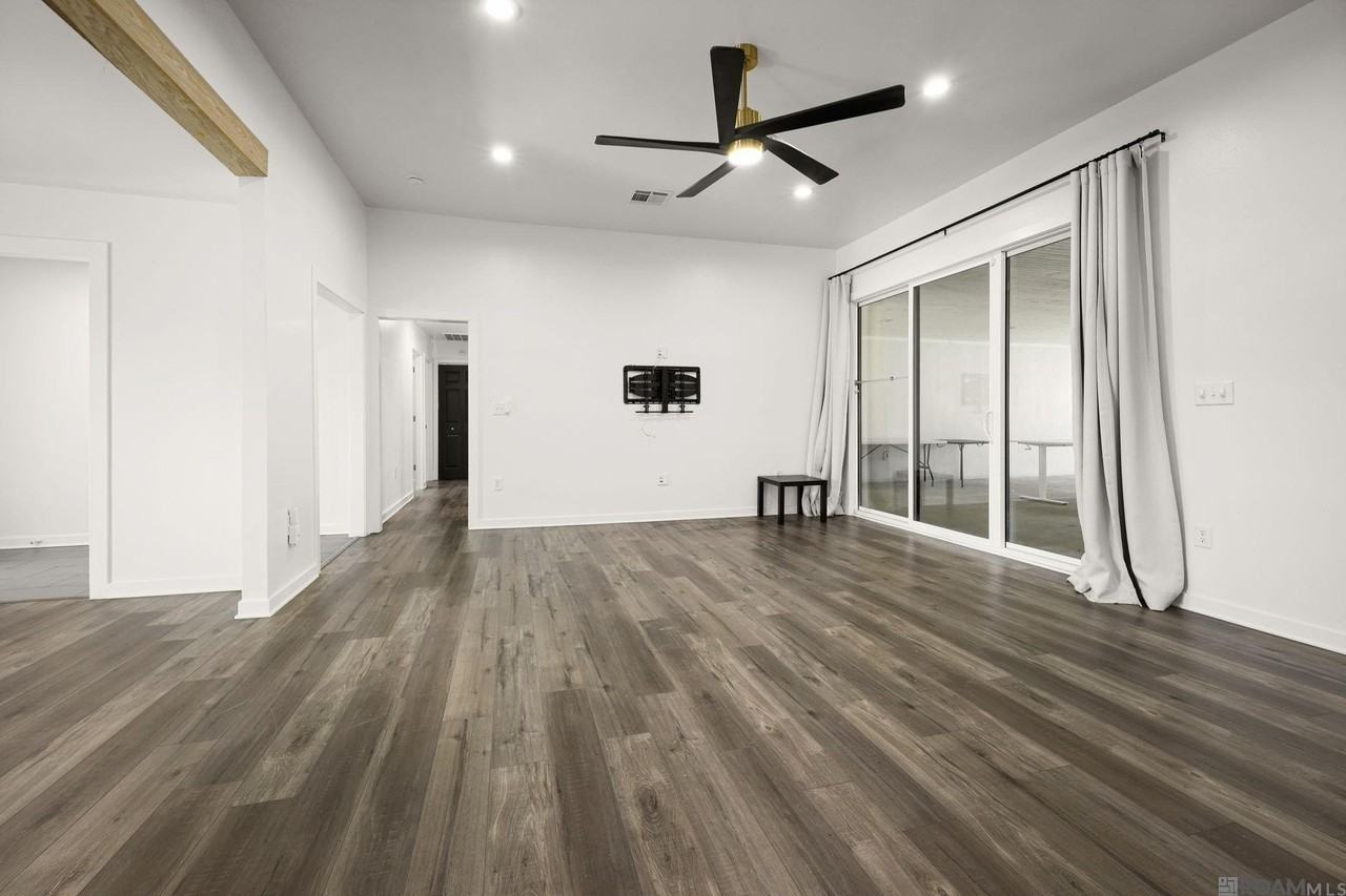 15733 Woodwick Ave - Photo 6 of 26