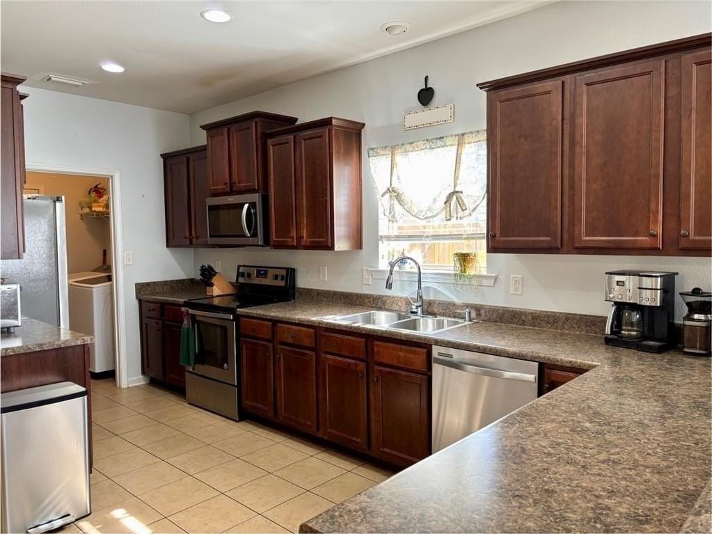 4085 Nottingham Dr - Photo 4 of 19