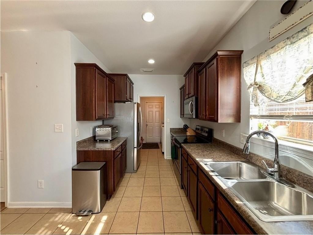 4085 Nottingham Dr - Photo 5 of 19