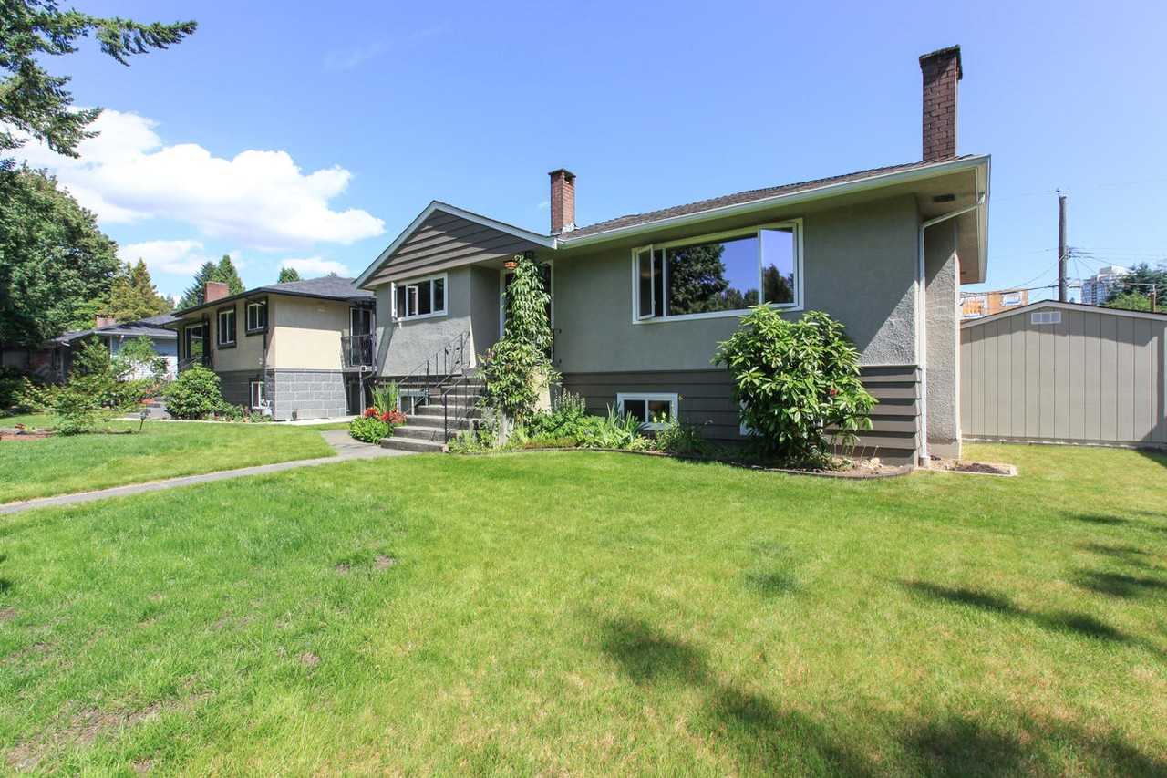 2956 Noel Drive - Photo 2 of 23