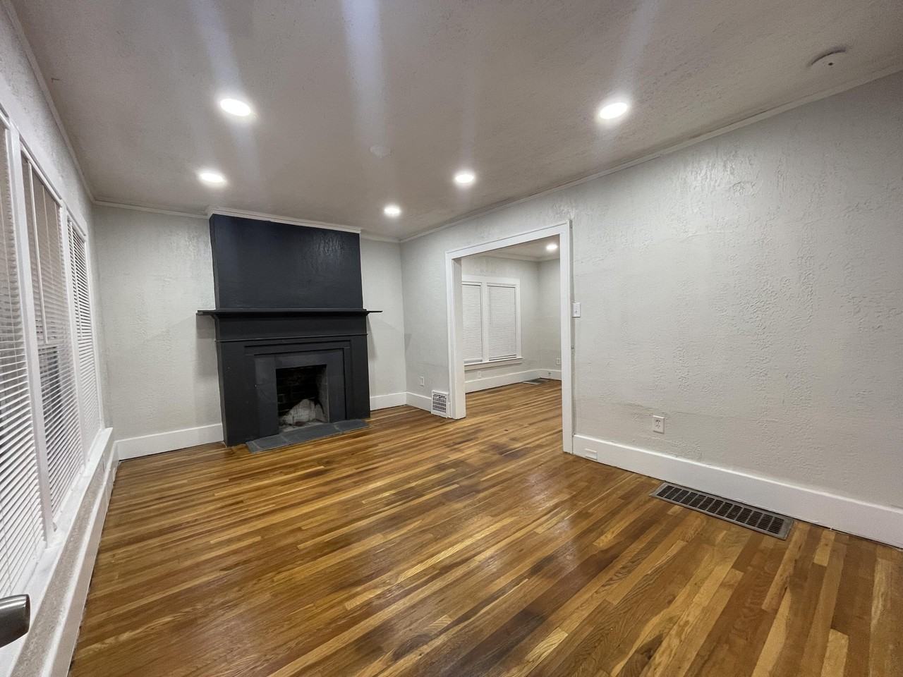 3257 Blaine St #2 - Photo 3 of 11