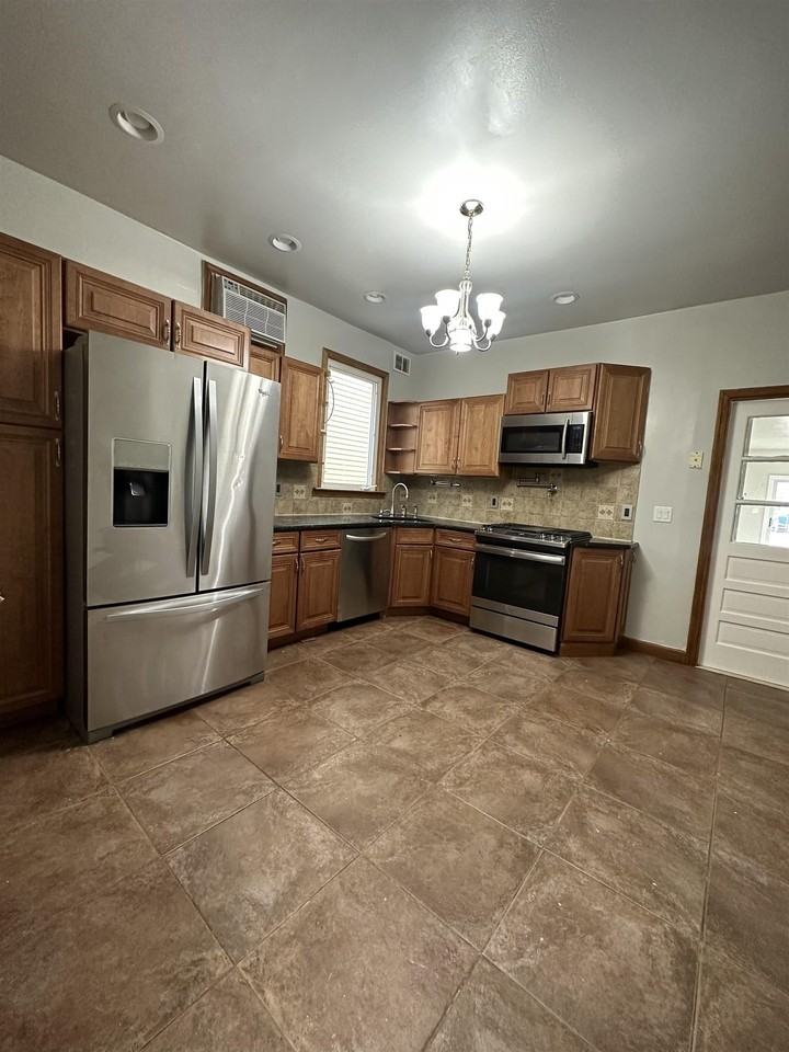 172 W 25th St #2 - Photo 2 of 11