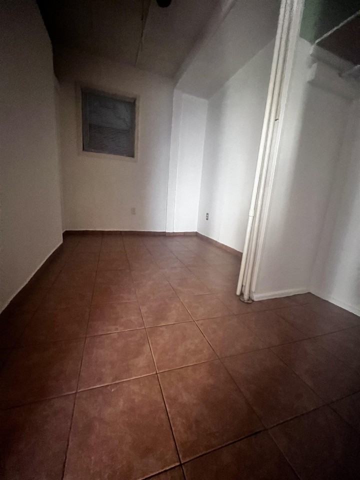 304 New York Ave #1 - Photo 2 of 9