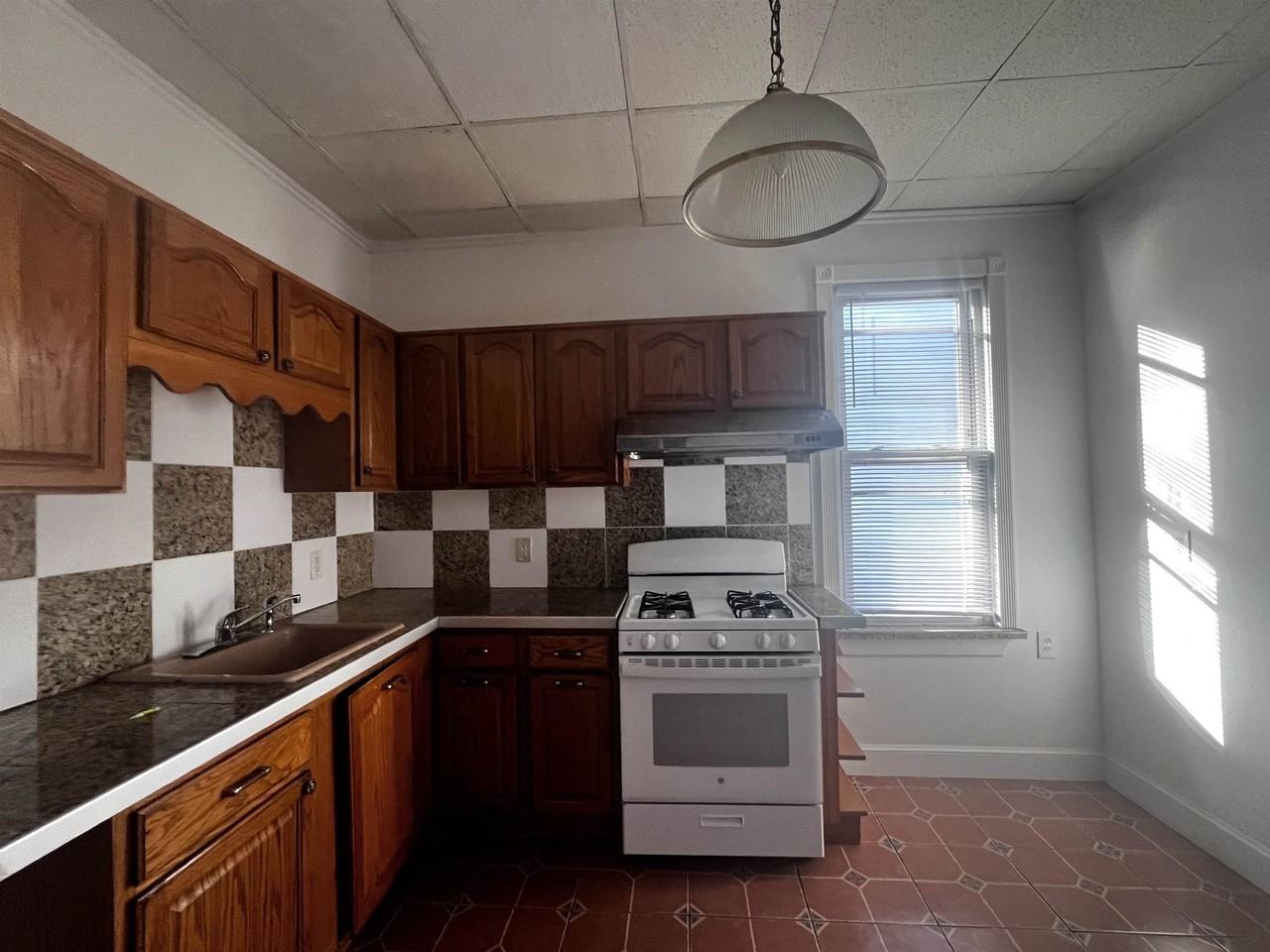 304 New York Ave #1 - Photo 5 of 9