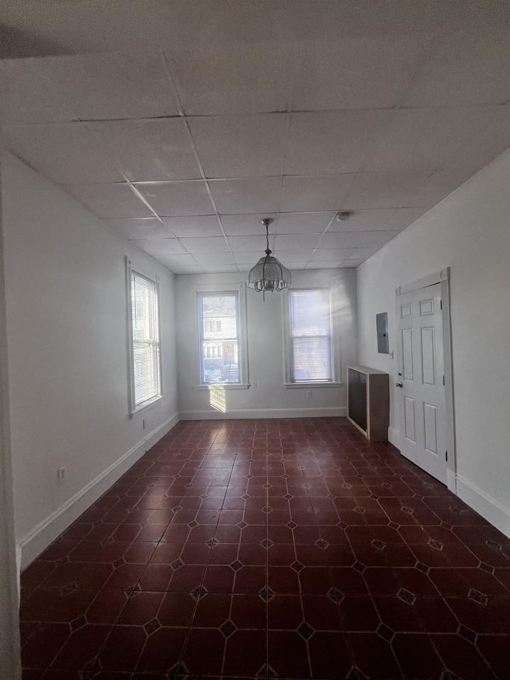 304 New York Ave #1 - Photo 7 of 9