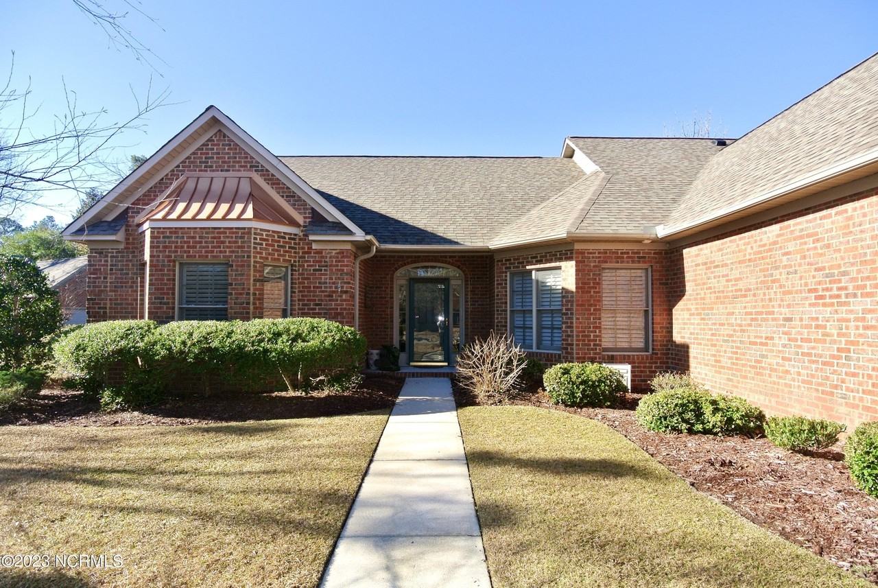 404 Village Green Ct - Photo 2 of 34