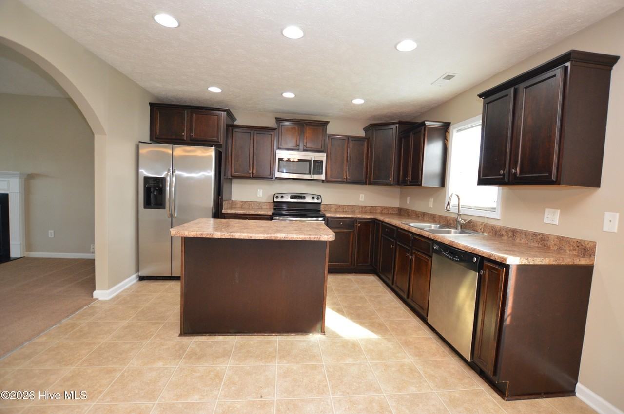 702 Radiant Dr - Photo 4 of 21