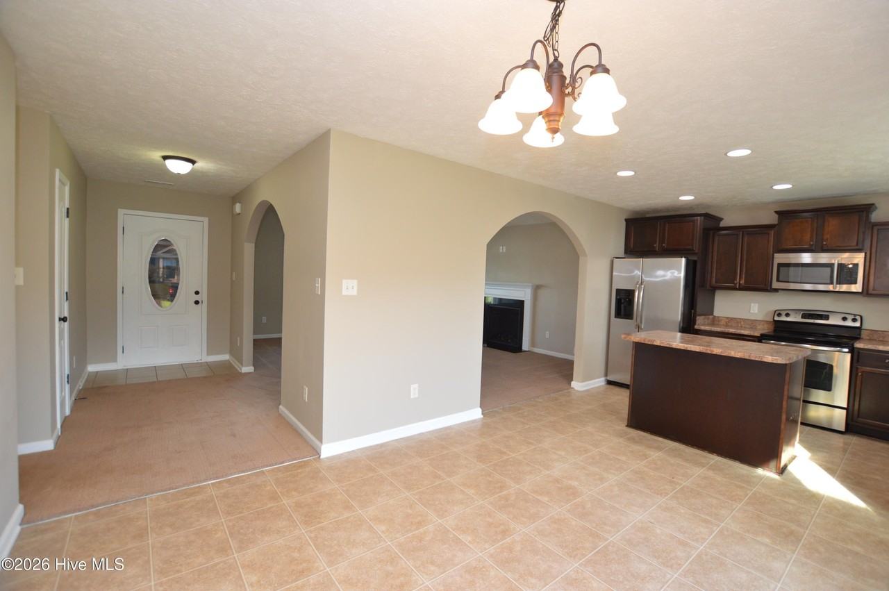 702 Radiant Dr - Photo 6 of 21