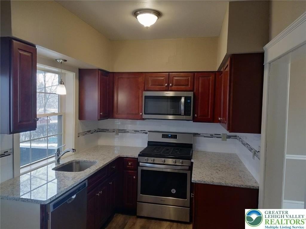 1138 Arcadia St - Photo 3 of 8