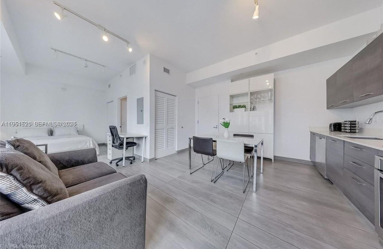 151 Se 1st St #1706 - Photo 4 of 8