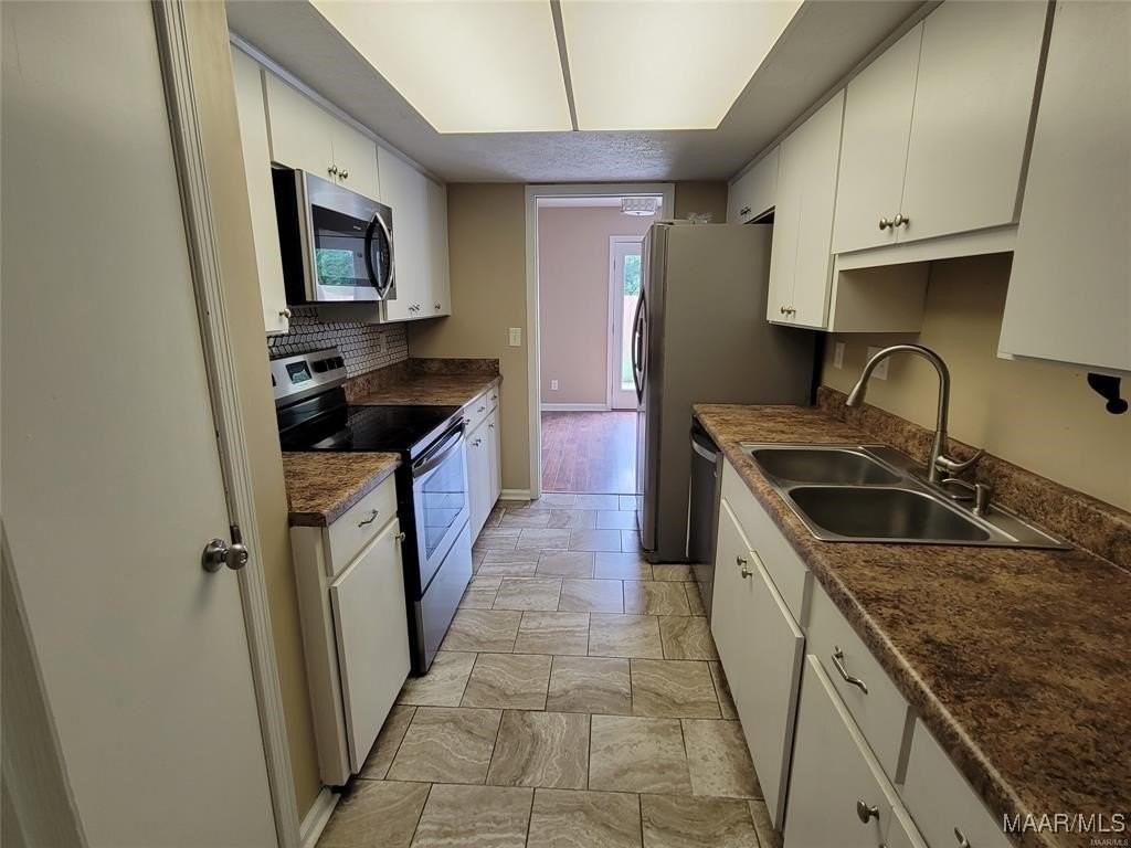 5302 Rexford Ct - Photo 3 of 16