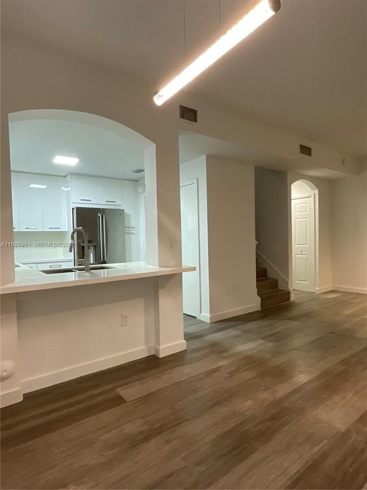 11411 Nw 60th St #286 - Photo 4 of 10