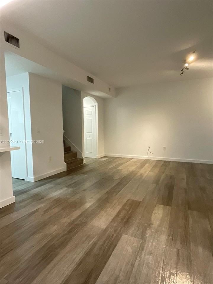 11411 Nw 60th St #286 - Photo 5 of 10