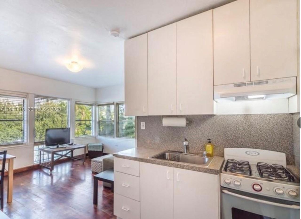 1555 Pennsylvania Ave #202