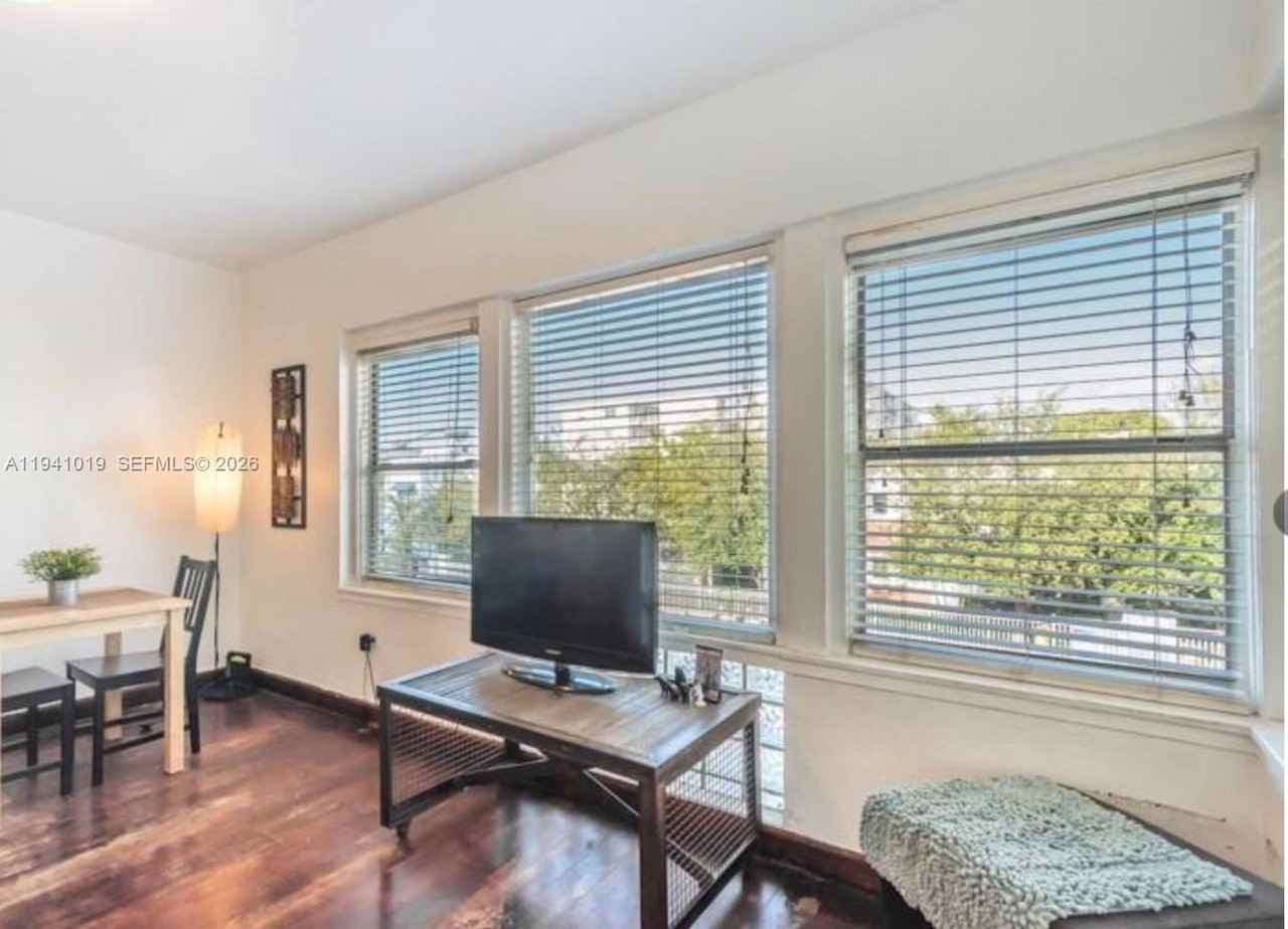 1555 Pennsylvania Ave #202 - Photo 4 of 14