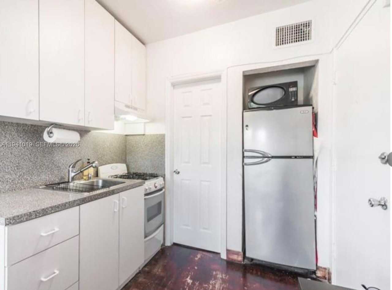 1555 Pennsylvania Ave #202 - Photo 5 of 14