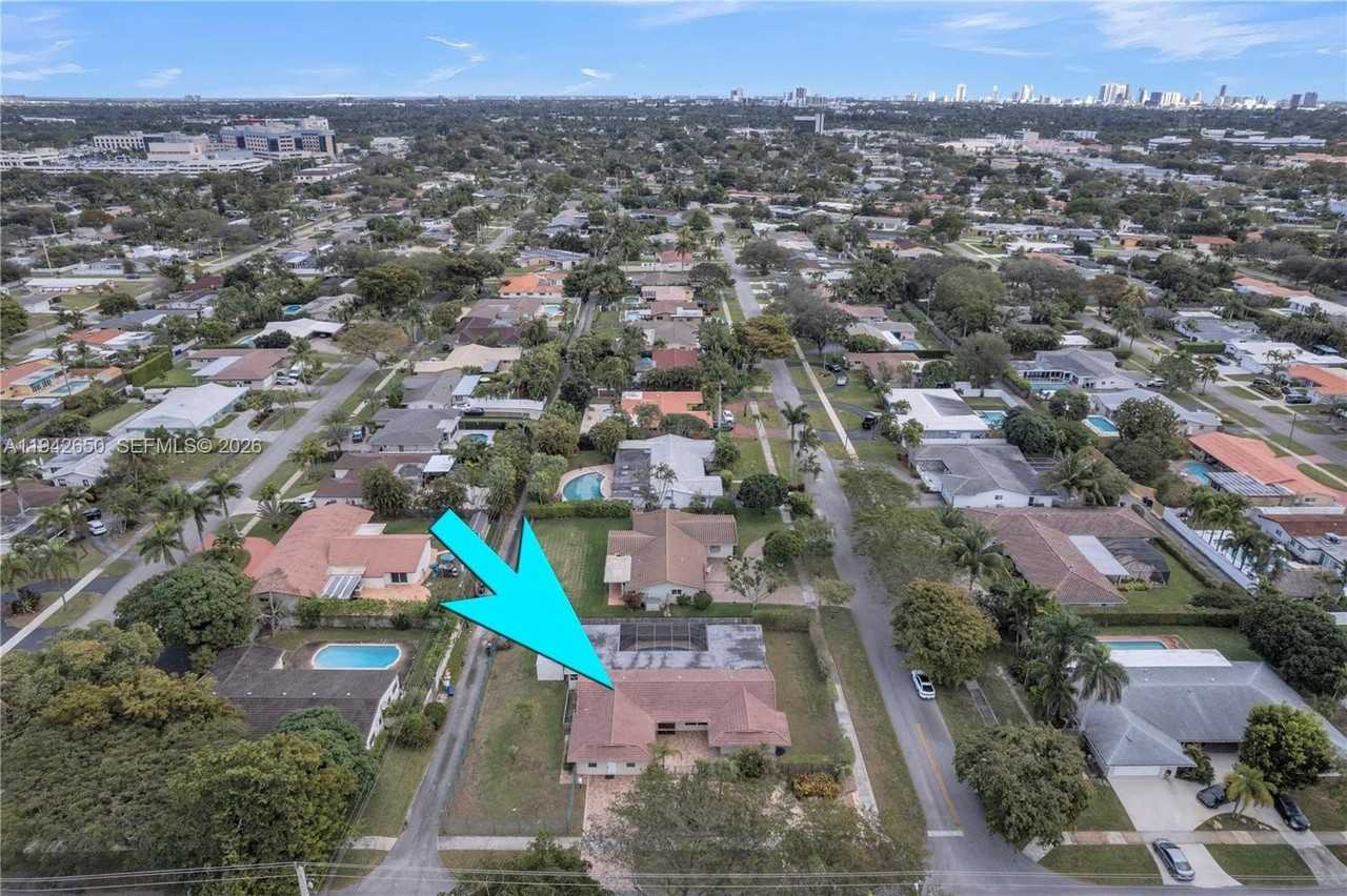 601 N 44th Ave #0 - Photo 4 of 50