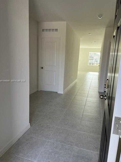 2027 Churchill Ave N - Photo 3 of 17