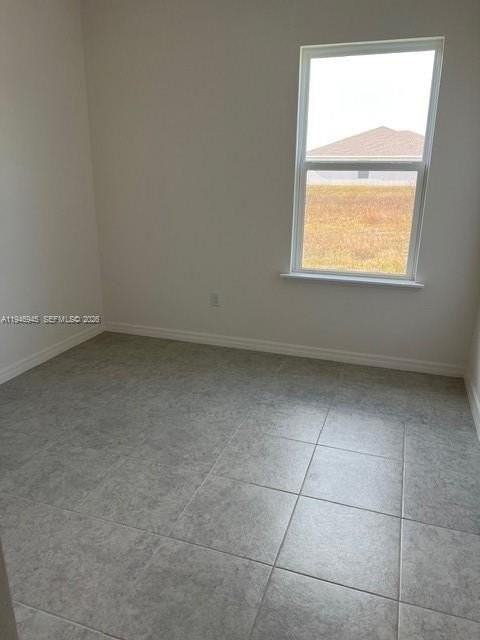 2027 Churchill Ave N - Photo 5 of 17