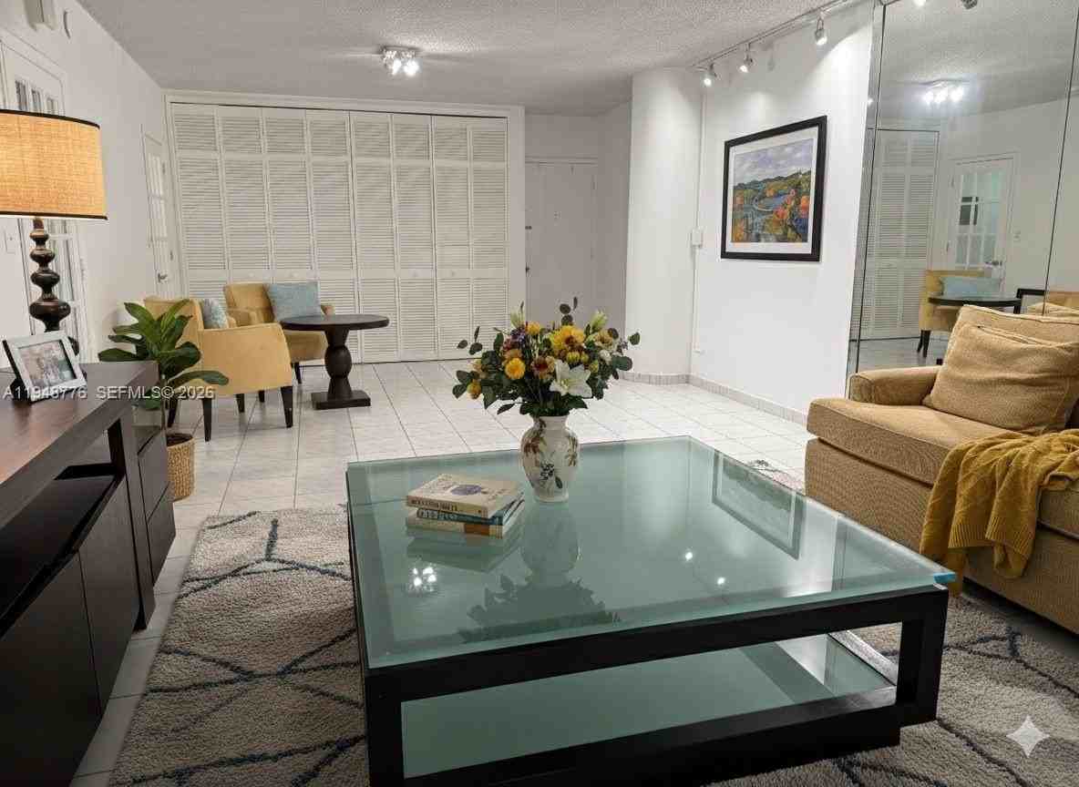 5005 Collins Ave #523 - Photo 5 of 22