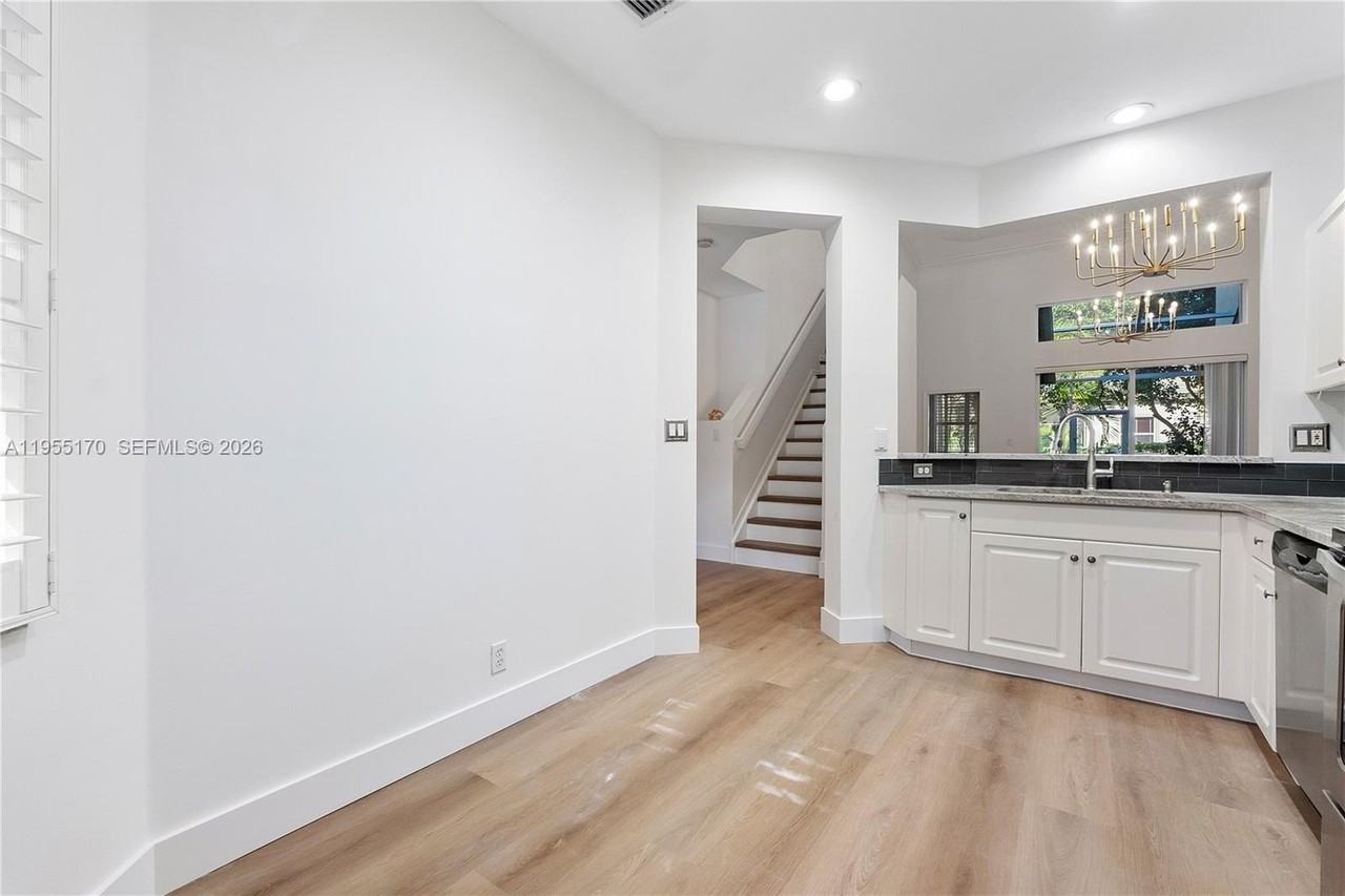 5661 Nw 125th Ave #5661 - Photo 4 of 22