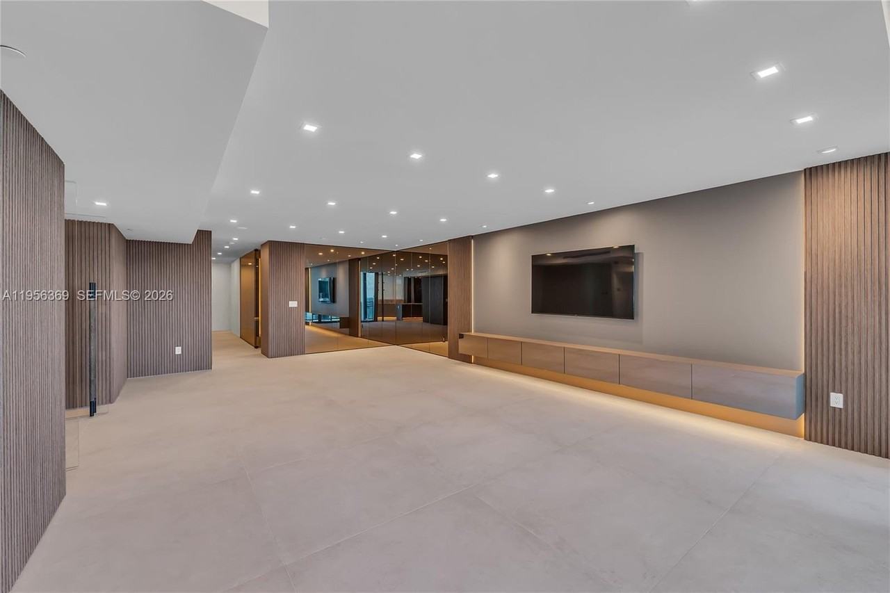 3535 S Ocean Dr #1003 - Photo 6 of 39