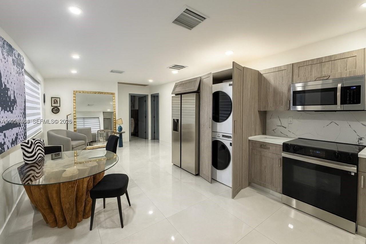 926 Nw 59th St #2 - Photo 2 of 7