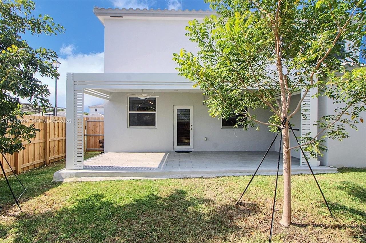 879 Se 26th Ter #1 - Photo 7 of 43