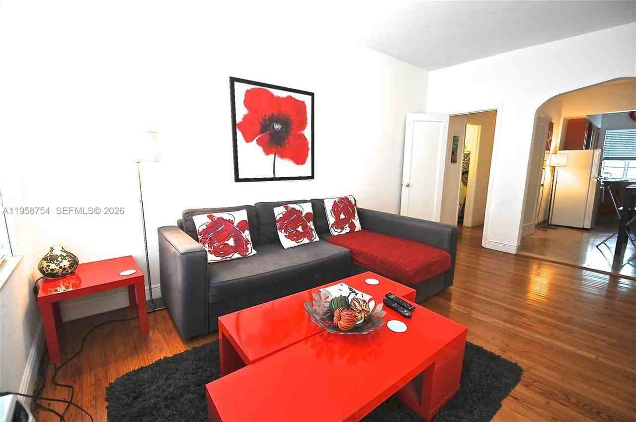 601 7th St #4 - Photo 2 of 16