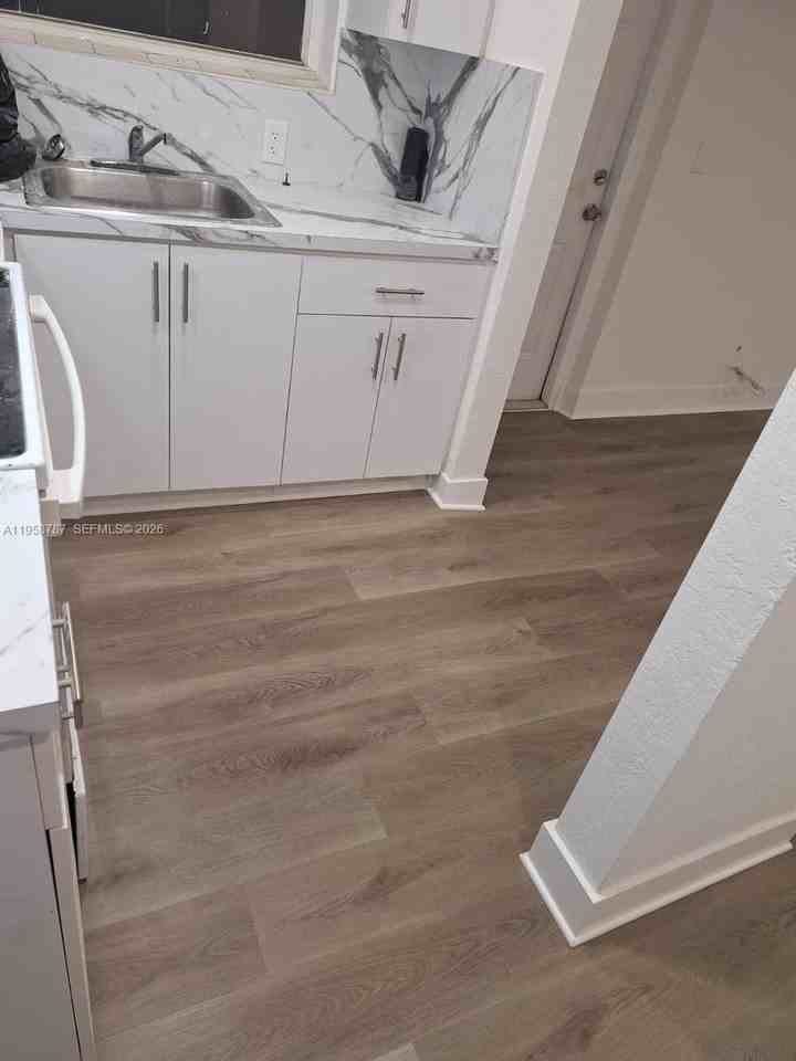 1236 Nw 4th Ave #5 - Photo 2 of 4