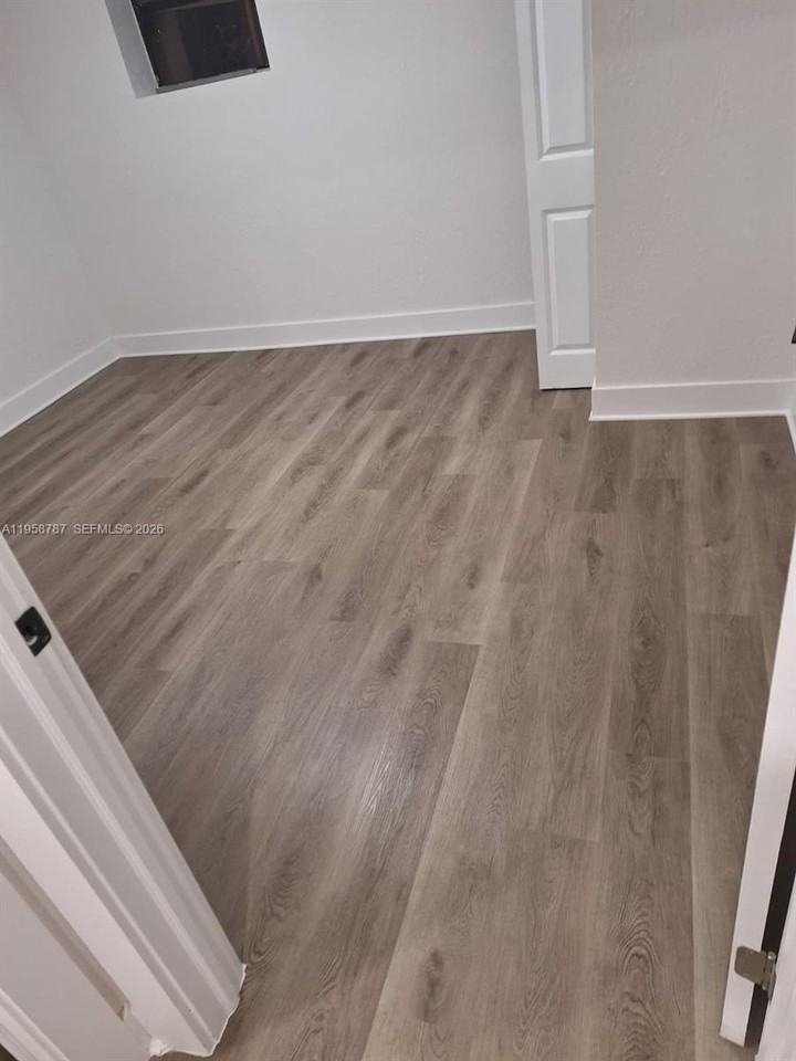 1236 Nw 4th Ave #5 - Photo 3 of 4