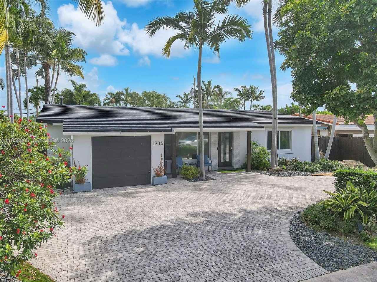 1715 Ne 40th St #1715 - Photo 3 of 43